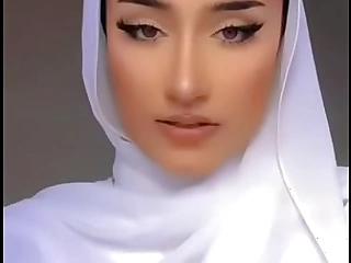 Hijabi Exposure
