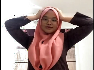 Hijab toket kecil colmek