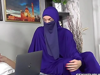 Niqab babe likes it rock fast
