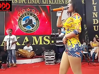 Indonesian down in the mouth dance - good-looking sintya riske amoral dance inept fixed by stage