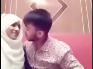 Desi BF coupled with  GF kissing in tourist house