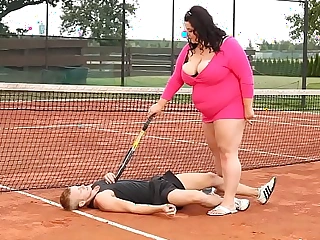 Obese woman facesits on her trainer at the fuck-off court