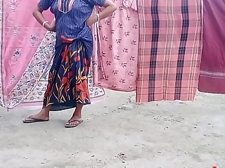 Bengali Desi Municipal Become man and Her Boyfriend Dogystyle fianc‚ outdoor ( Official video By Localsex31)