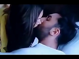 Bollywood deepika padukone and ranbir kapoor tamasha movie kissing video