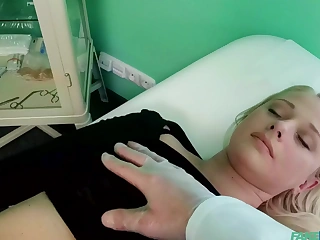 Bamby connected with Doctors bushwa heals sexy squirting blondes injury - FakeHospital