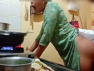 Indian sexy wife got fucked measurement cooking