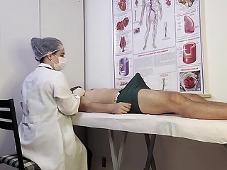 Paciente Não Aguenta e Fica Duro na Frente da Enfermeira Durante o Exame